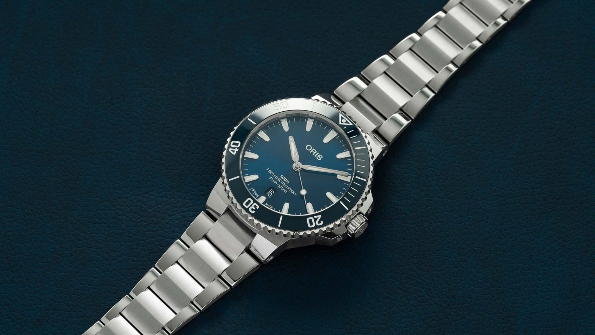 Оригинальные часы Oris Oris Aquis Date  01 733 7787 4135-07 8 22 04PEB механические калибр механизма 733 общий вид